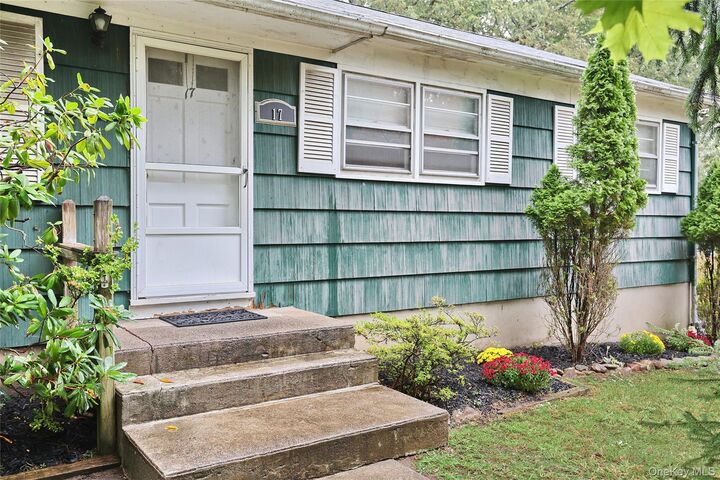 Property Photo:  17 Midway Road  NY 10977 