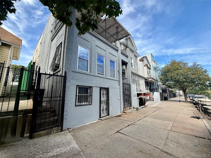 1347 Taylor Avenue  Bronx NY 10472 photo