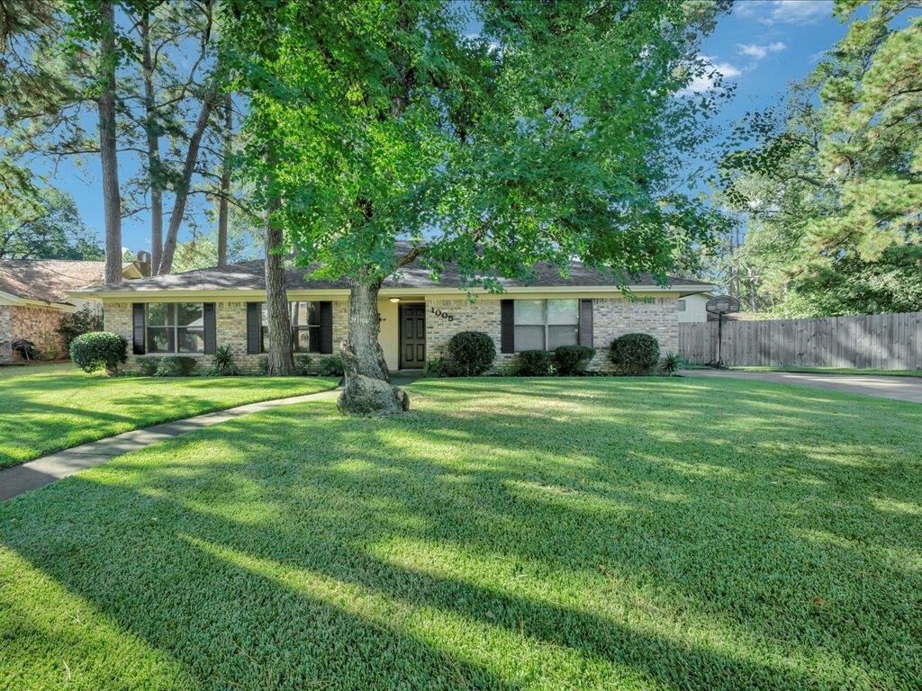 Property Photo: 1005 Skeetwood TX 74904