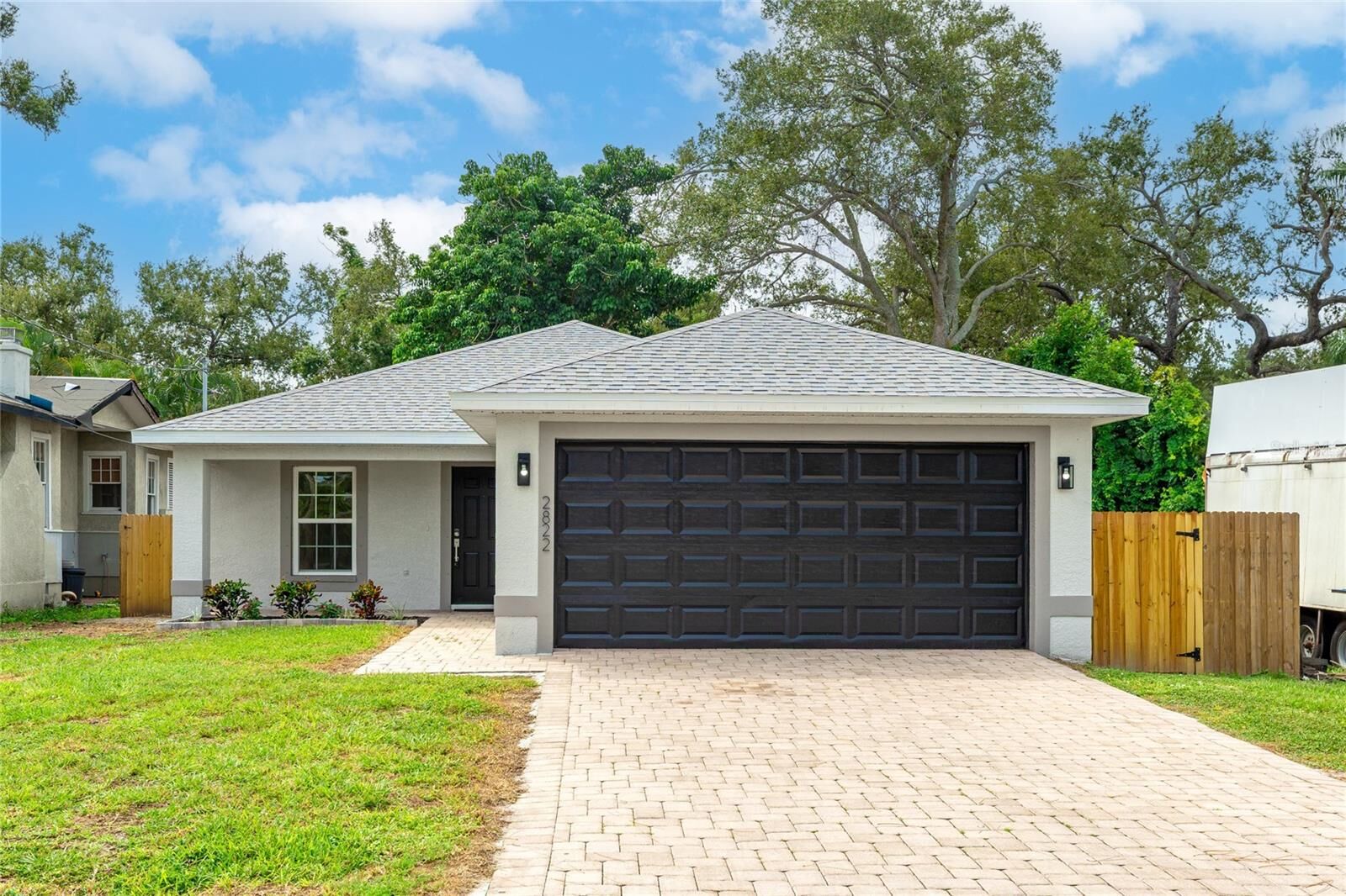 Property Photo:  2822 Edgewood Lane  FL 34231 