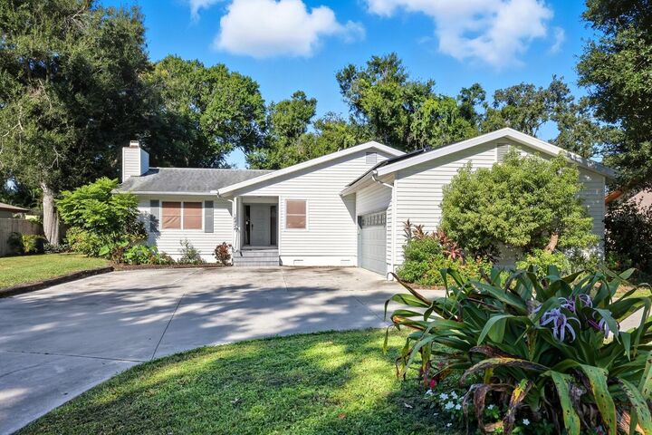 Property Photo:  4424 Meadow Creek Circle  FL 34233 