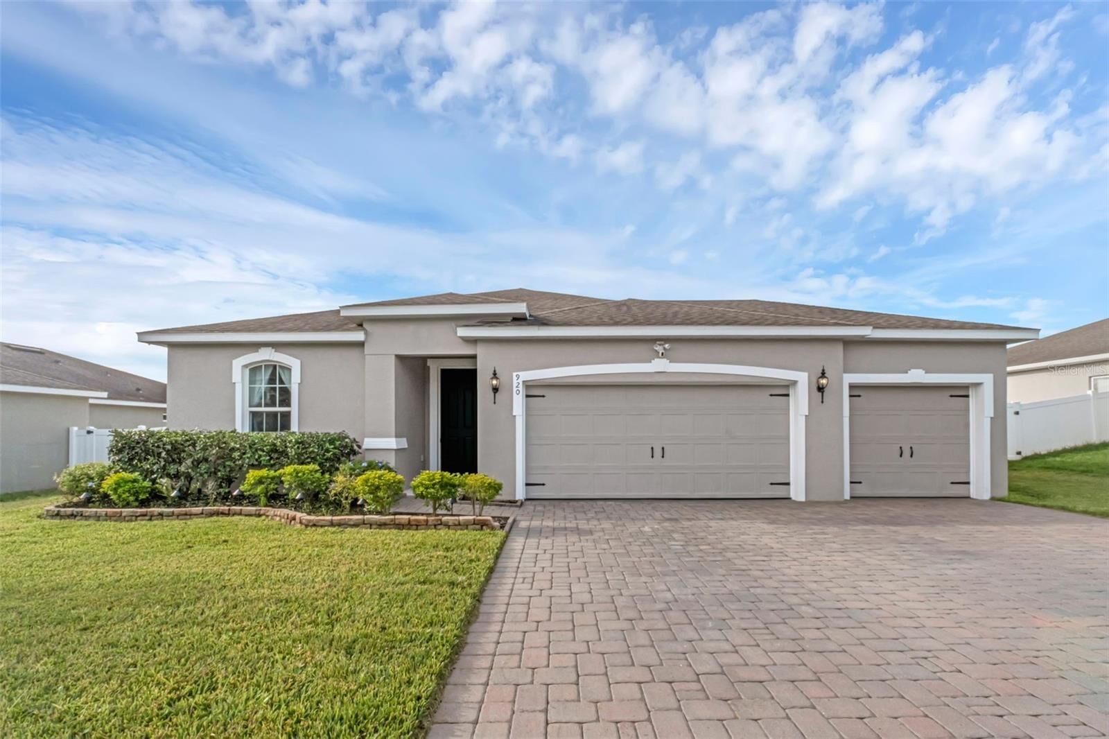 Property Photo:  920 Glazebrook Loop  FL 32763 