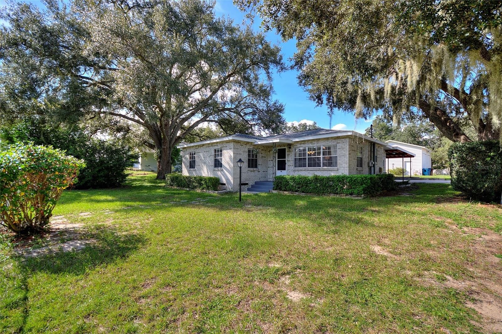 Property Photo:  118 E Pine Street  FL 33837