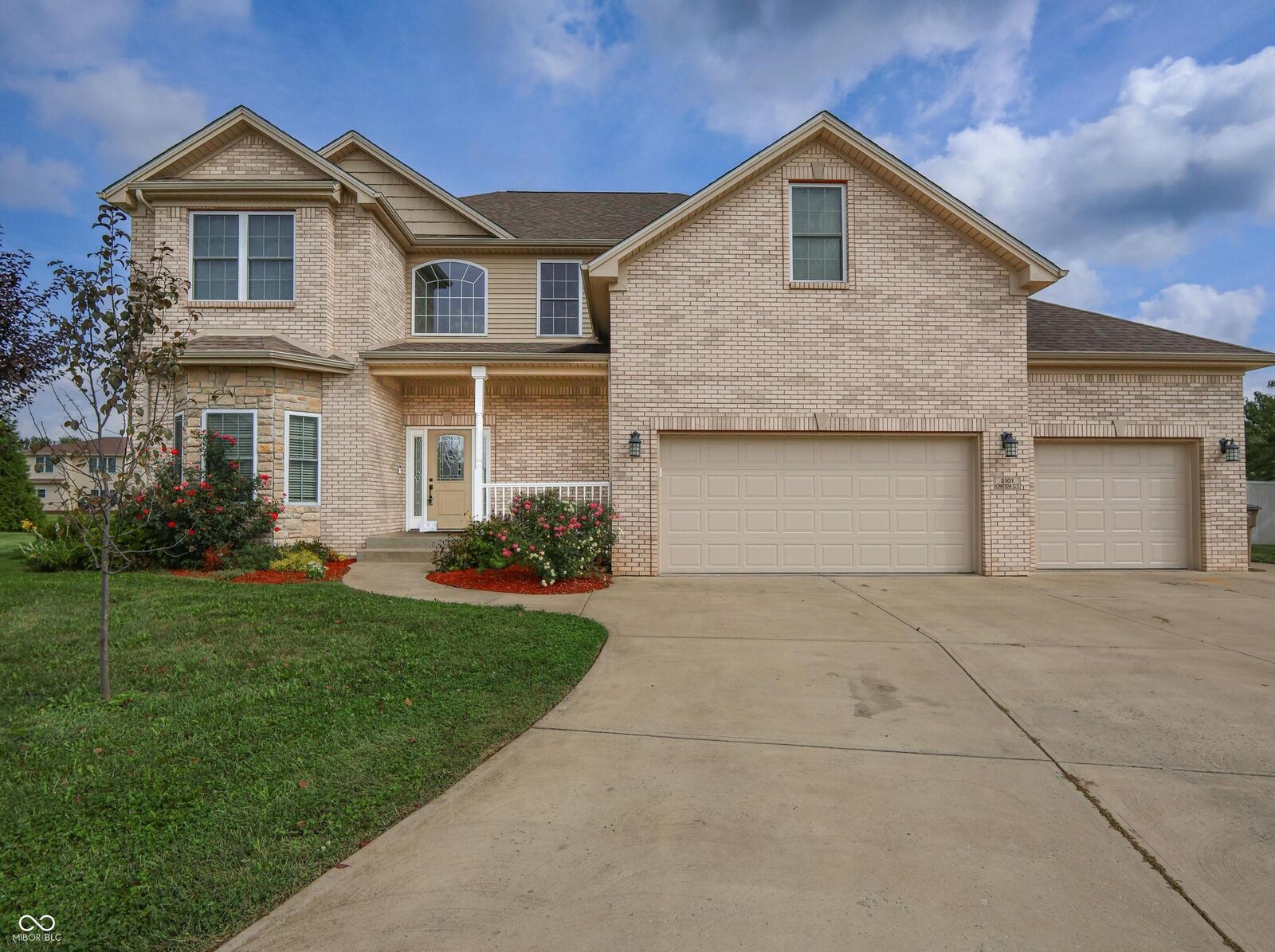 Property Photo:  2101 Oneida Court  IN 47203 