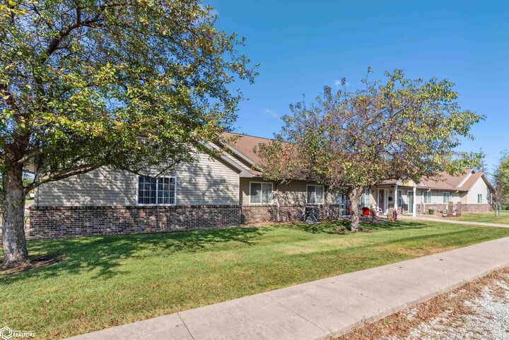 Property Photo:  409-H Garfield St  IA 50635 