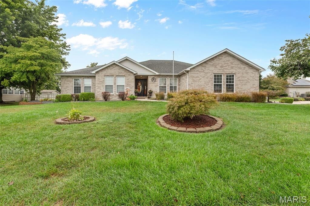 Property Photo:  167 Emerald Way East  IL 62040 