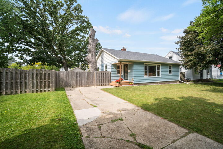 Property Photo: 6153 N 39th St WI 53209