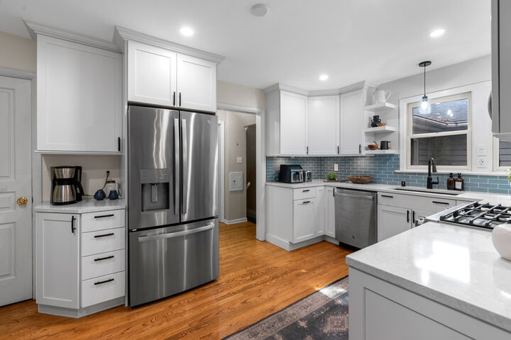 Property Photo:  9125 N Meadowlark Ln  WI 53217 