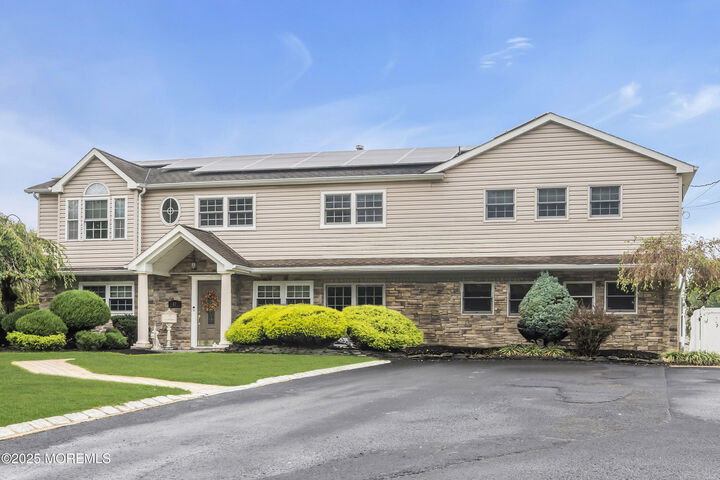 Property Photo:  17 Yorktowne Drive  NJ 07726 