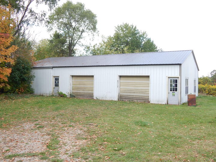 Property Photo:  5525 Peach Ridge Avenue NW  MI 49321 