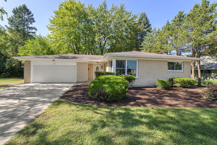 Property Photo:  92-88 N Airlite Street  IL 60123 