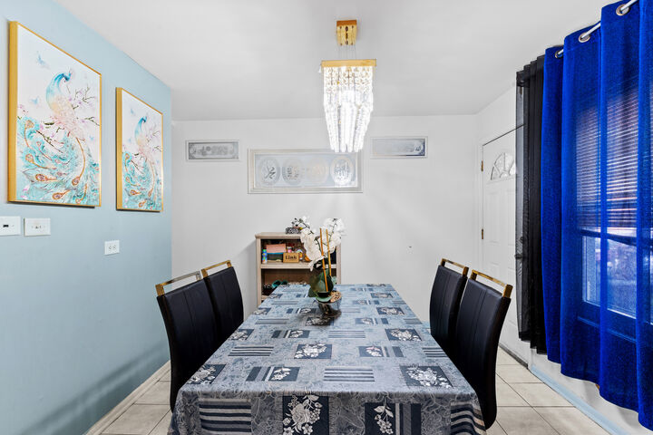 Property Photo: 1723 W Thome Avenue IL 60660