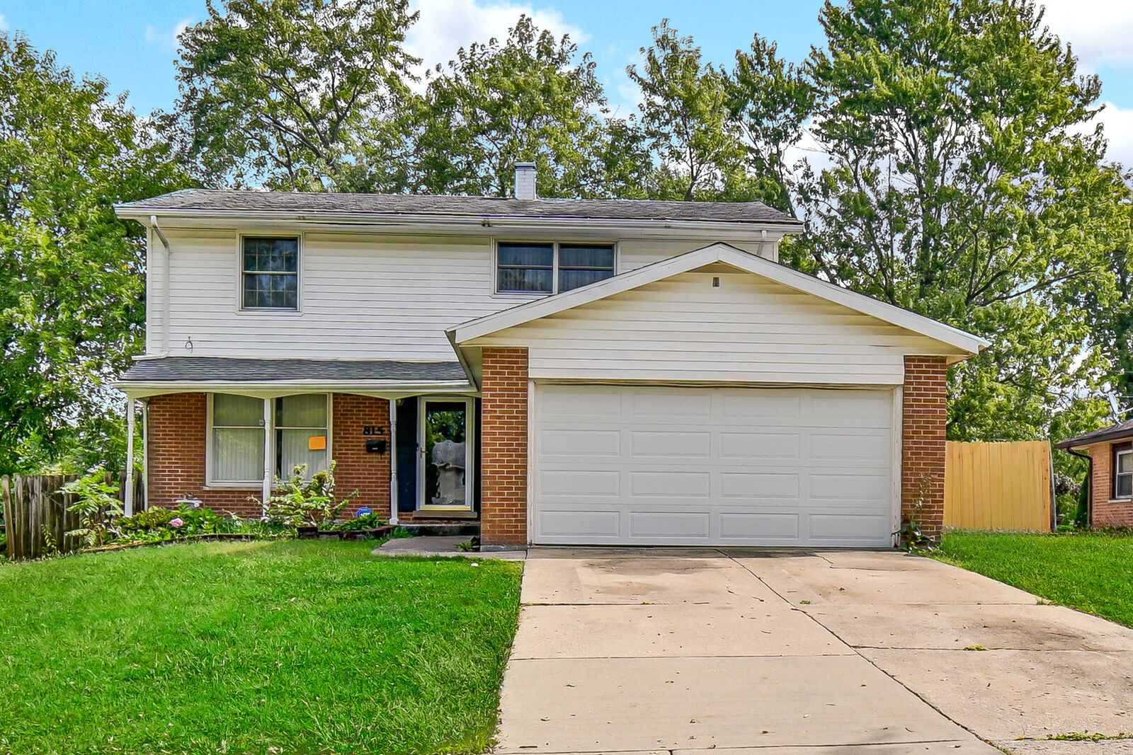 Property Photo:  815 Blackhawk Drive  IL 60484 