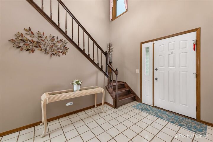 Property Photo: 690 Yorkshire Lane IL 60016