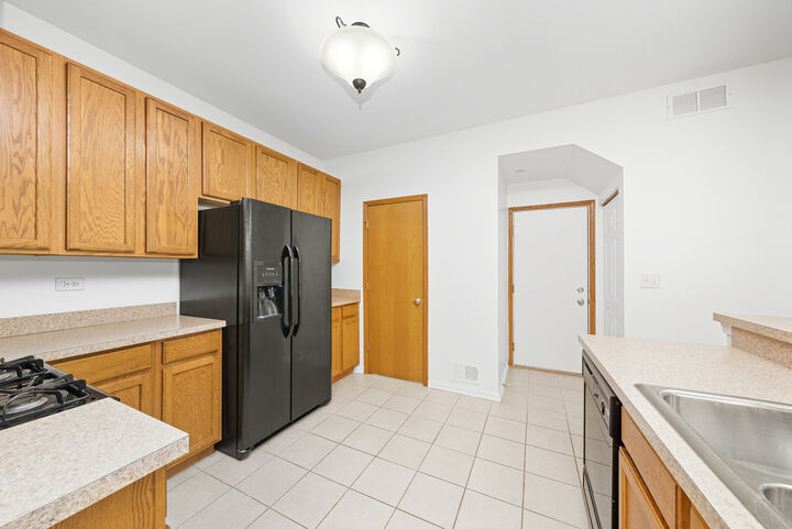 Property Photo:  4555 Camden Lane C  IL 60560 