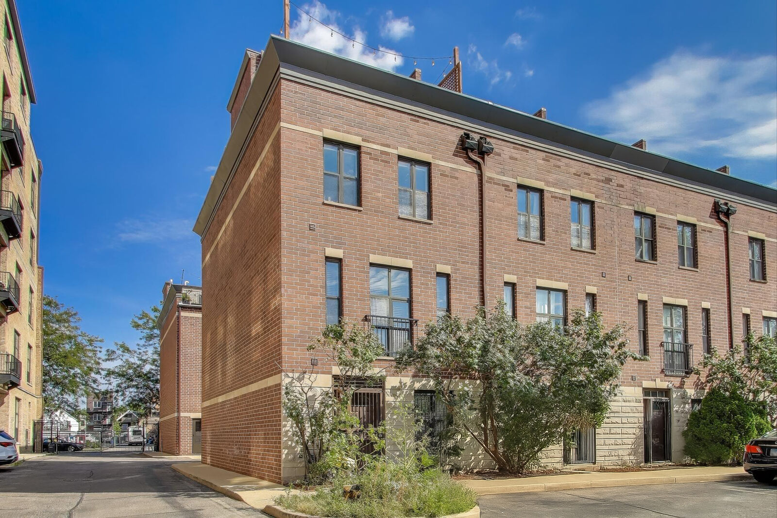 Property Photo: 1816 N Spaulding Avenue 8 IL 60647