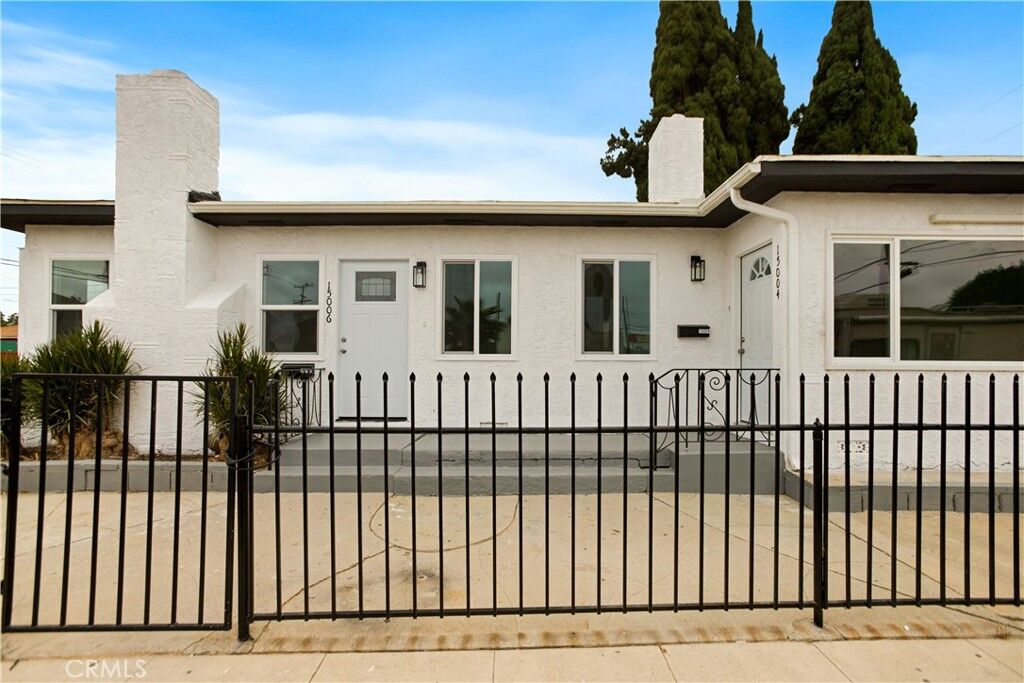 Property Photo:  15004 15006 S Lime  CA 90221 