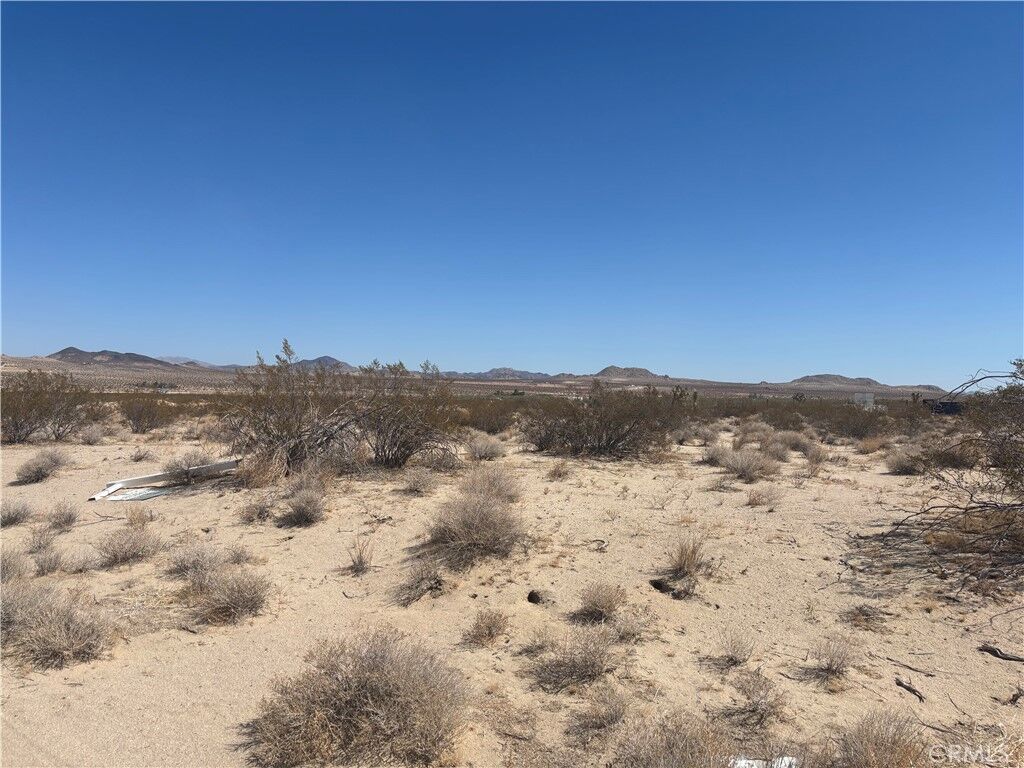Property Photo:  2665 Vic Ave M8 125 Ste  CA 93535 
