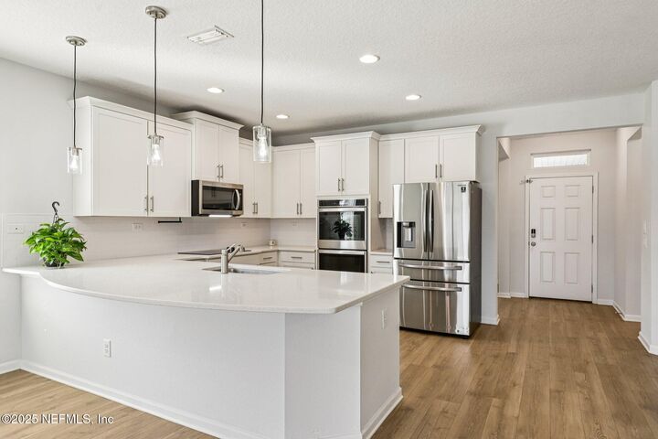 Property Photo:  809 Laurel Valley Drive  FL 32065 