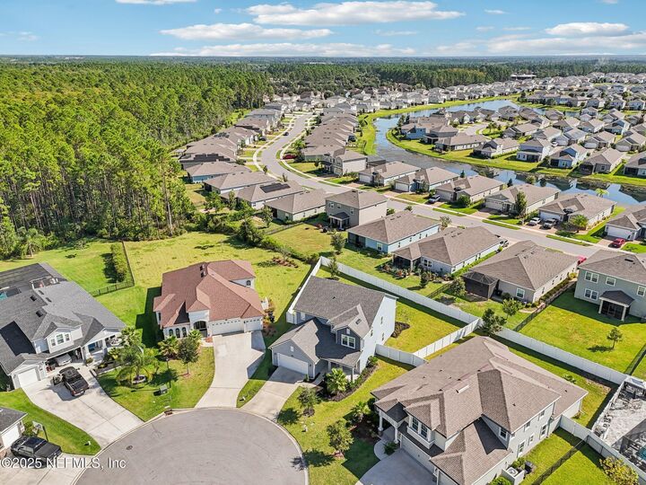 Property Photo:  809 Laurel Valley Drive  FL 32065 