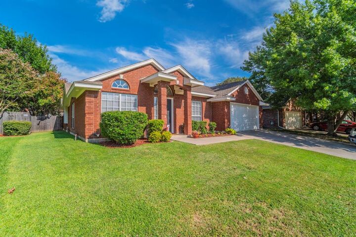 Property Photo: 6405 Redstone Drive TX 76001