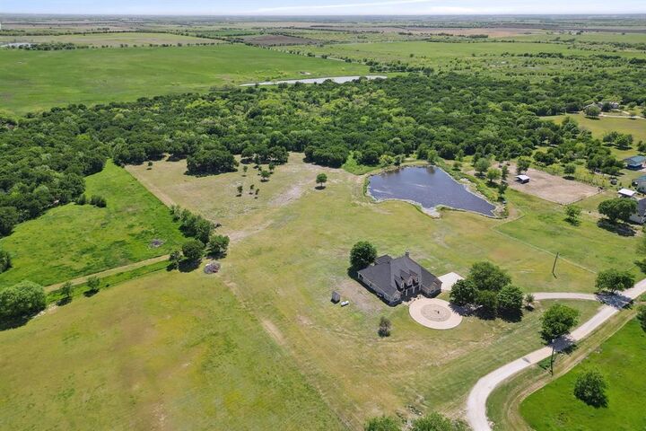 Property Photo: 626 Scoggins Road TX 76271