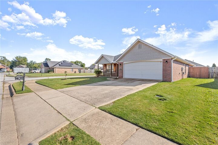 Property Photo: 2911 S D Street AR 72758