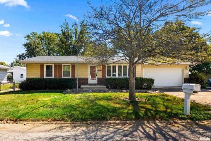 106 Field Grove Road  East Peoria IL 61611 photo