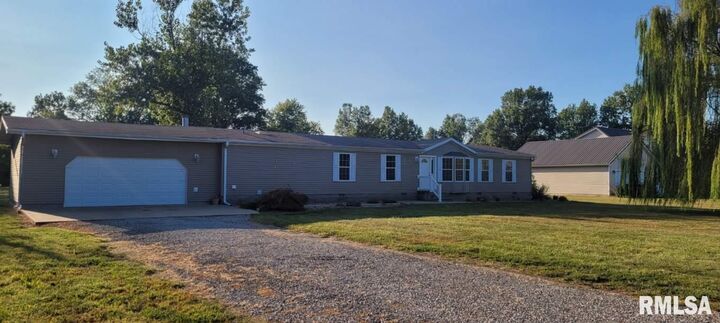 1355 College Avenue  Salem IL 62881 photo