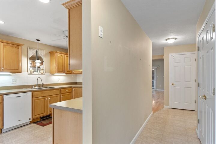 Property Photo:  453 Blue Heron Dr 453  MA 01523 