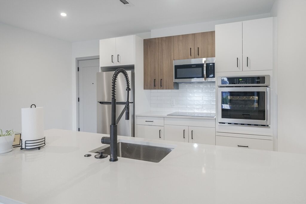 Property Photo:  203 Lowell St 106  MA 01887 