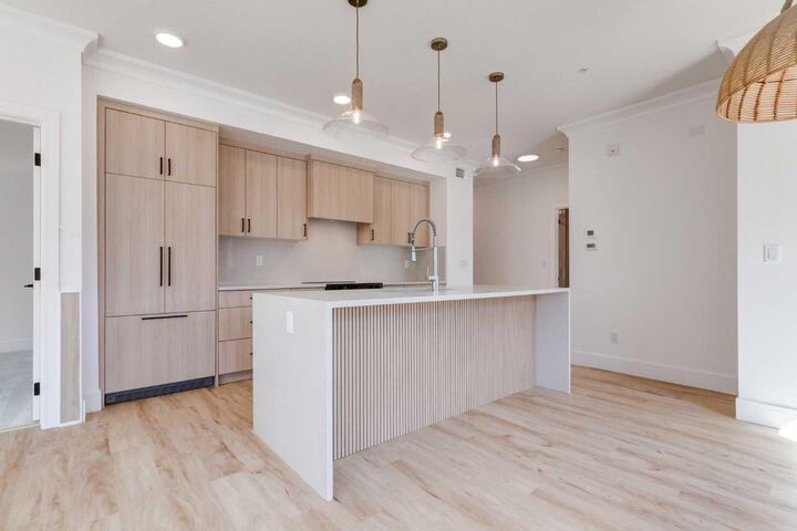 Property Photo:  330 Dieppe Drive SW 303  AB T3E 2L4 