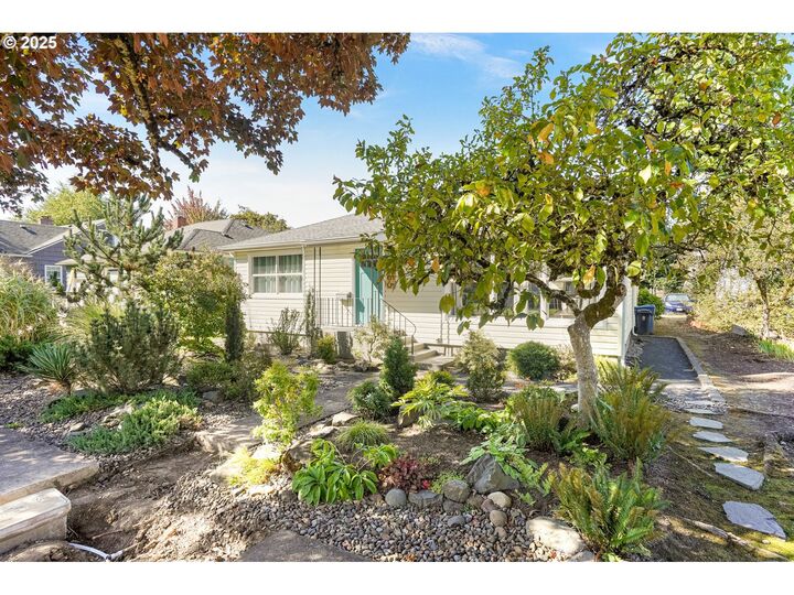 Property Photo: 2055 Laurel Ave OR 97301