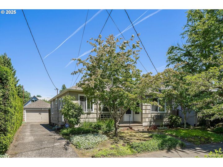 Property Photo:  5325/5327 NE Davis St  OR 97213 