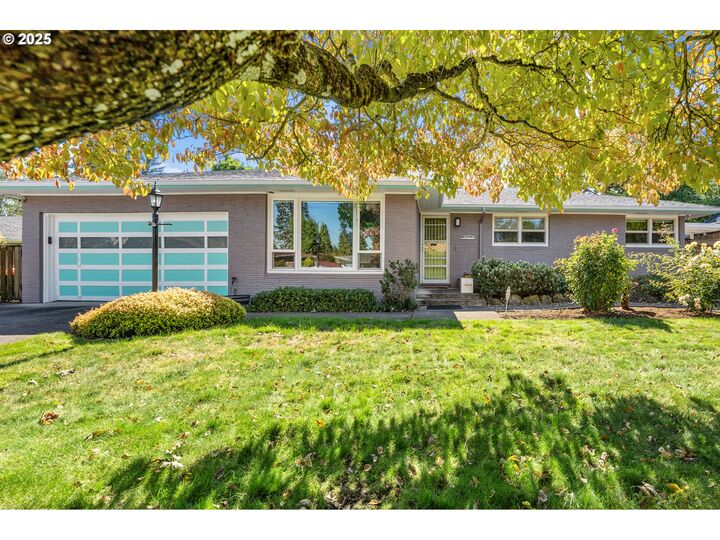 Property Photo:  14506 NE Schuyler St  OR 97230 