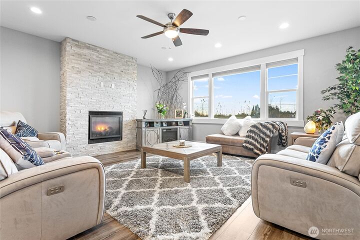 Property Photo: 6041 Brian Ct WA 98248