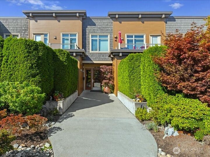 Property Photo:  45  Pine Street 205  WA 98020 