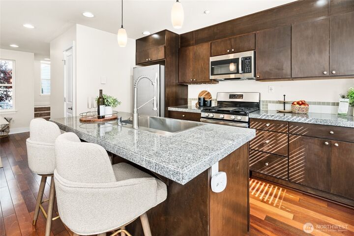 Property Photo: 808 N 145th Lane WA 98133