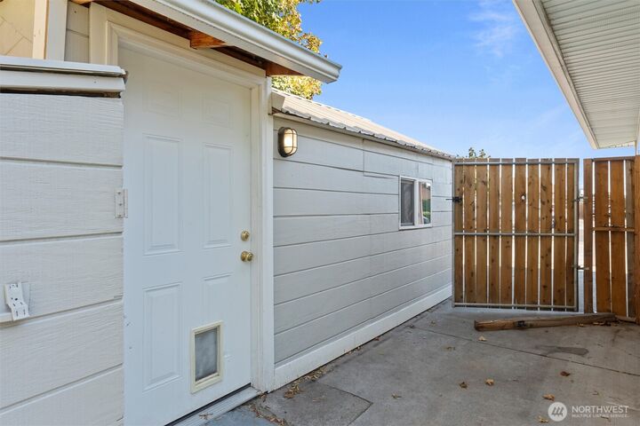 Property Photo:  940 S Ironwood Drive  WA 98837 