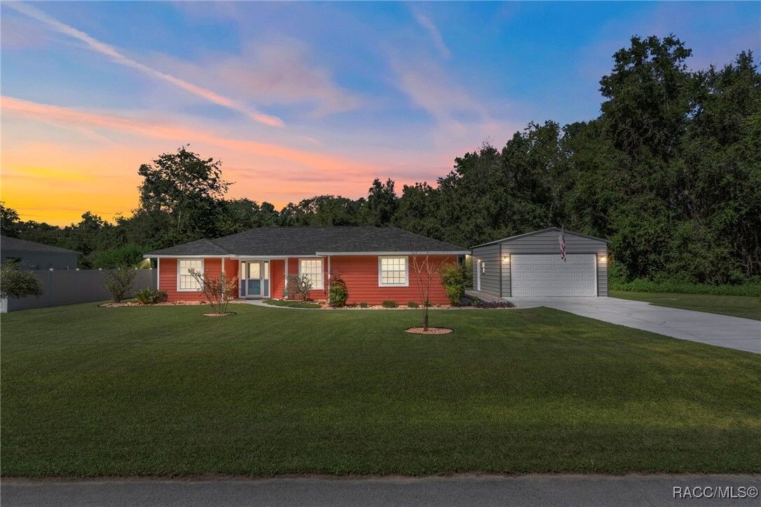 Property Photo: 990 N Sonia Avenue FL 34453