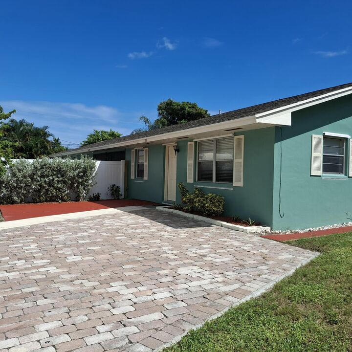 Property Photo:  1081 Brown Road  FL 33462 