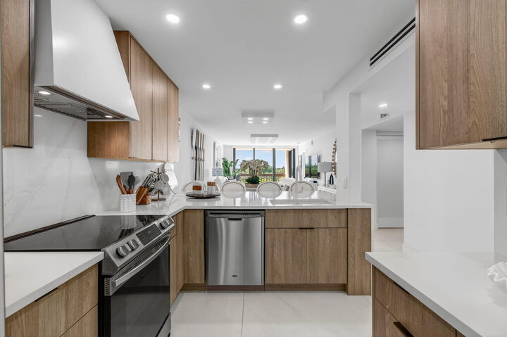Property Photo:  600 Egret Circle 7501  FL 33444 