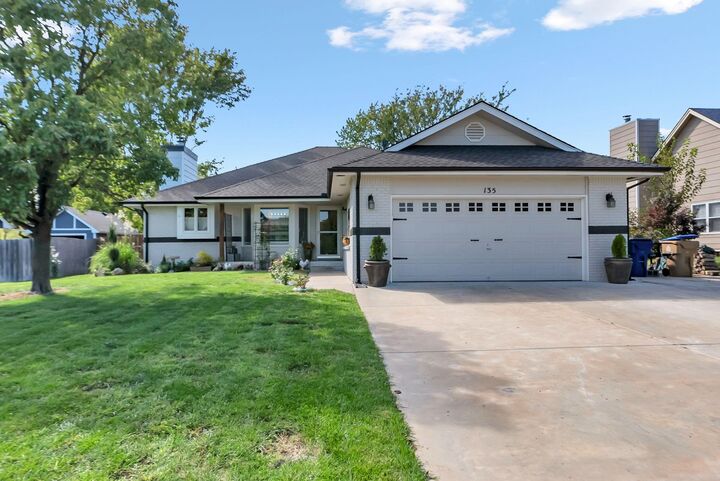 Photo de la propriété:  135 Chapel Dr  KS 67002 