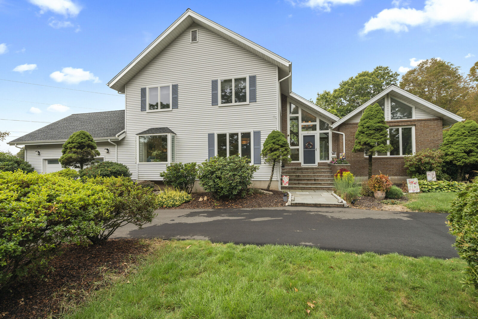 Property Photo:  27 Hickory Hill Lane  CT 06405 