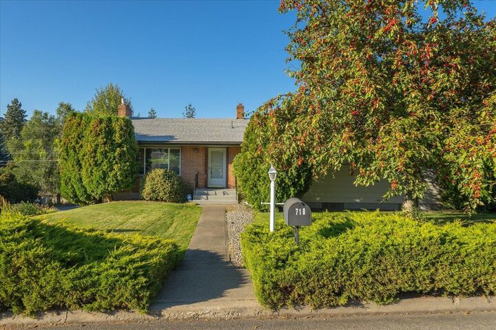 Property Photo:  718 W Westmont Way  WA 99208 