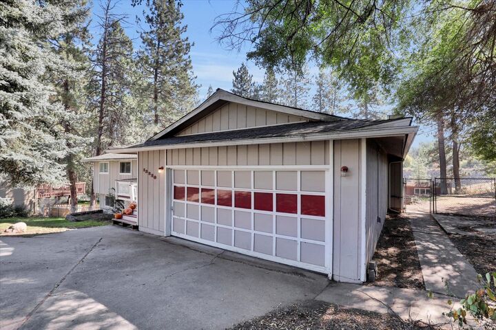 Property Photo:  13320 N Hillary Ct  WA 99021 