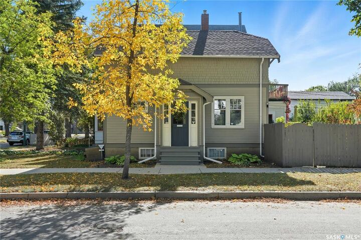 Property Photo:  502 Lansdowne Avenue  SK S7N 1E1 