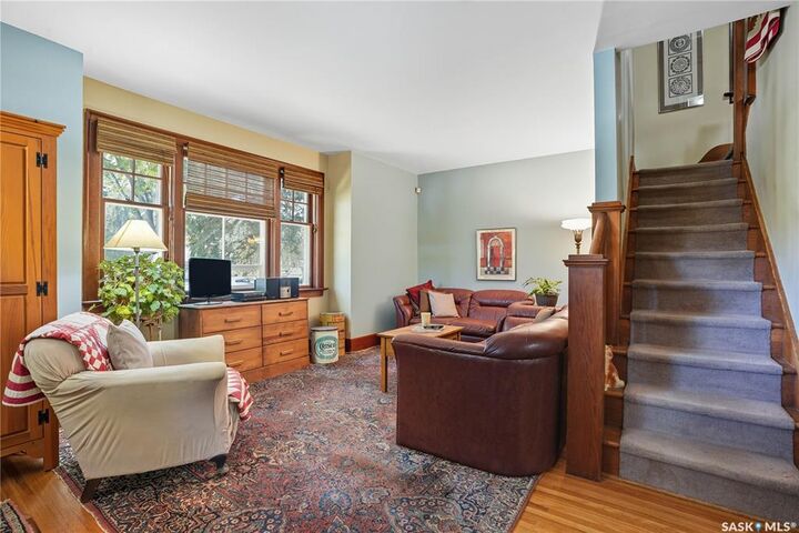 Property Photo:  502 Lansdowne Avenue  SK S7N 1E1 