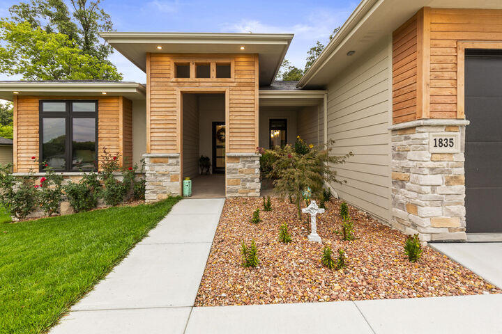 Property Photo:  1835 Balsam  Street  IA 51503 