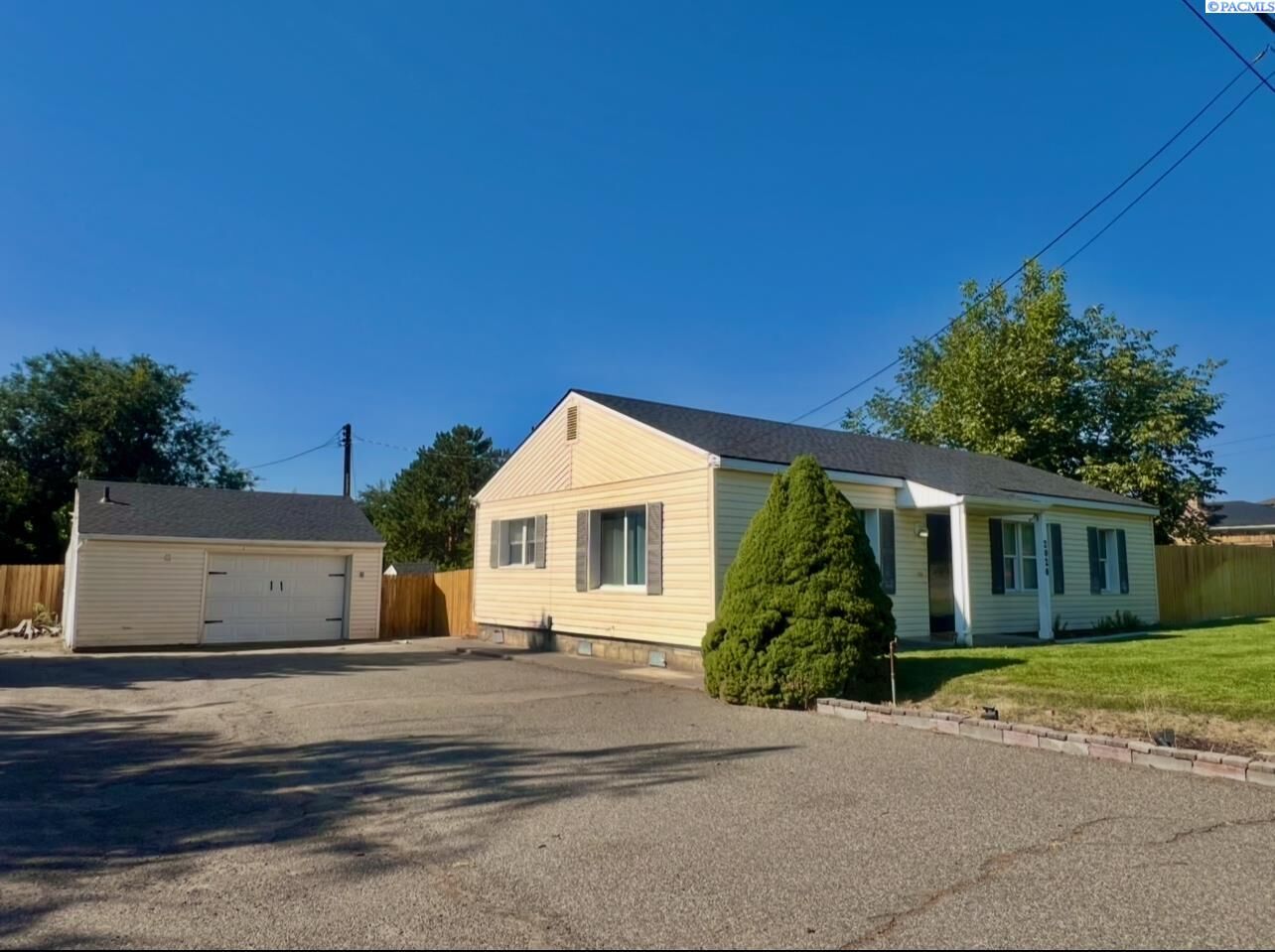 Property Photo:  2020 Rd 40  WA 99301 